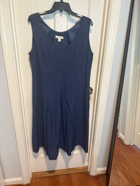 GUC Flattering Coldwater Creek Navy Blue Sleeveless V-Neck Fit ‘n Flare Dress